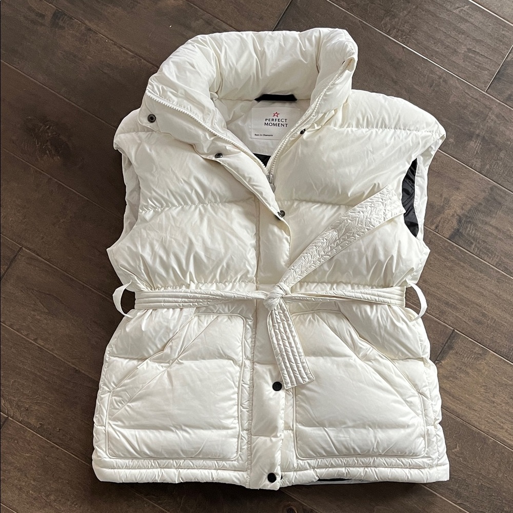 Perfect Moment White Belted Puffer Vest with Red Star Logo